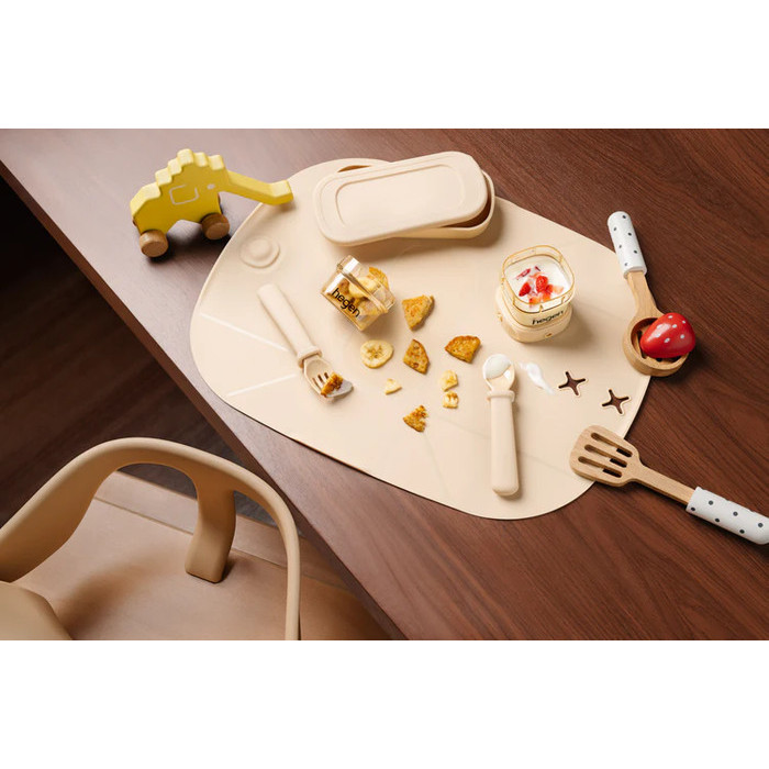 Hegen Meal Time Taupe / Alat Makan Piring Mangkok Sendok Garpu Anak Bayi Hegen / Mealtime Starter Kit with Foldable Placemat / Divided Suction Feeding Plate / Suction Bowl with Snack Lid / Infant Spoon / Multistage Fork and Spoon PPSU with Case
