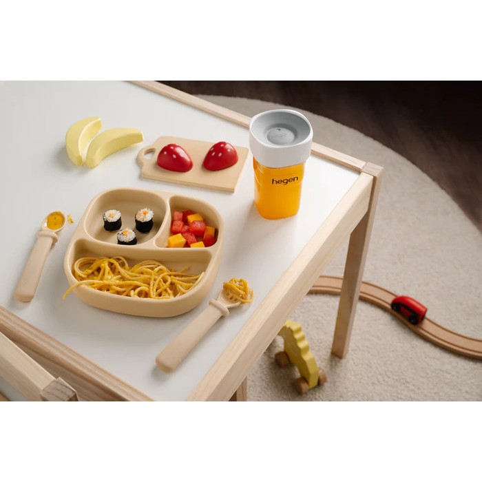 Hegen Meal Time Taupe / Alat Makan Piring Mangkok Sendok Garpu Anak Bayi Hegen / Mealtime Starter Kit with Foldable Placemat / Divided Suction Feeding Plate / Suction Bowl with Snack Lid / Infant Spoon / Multistage Fork and Spoon PPSU with Case