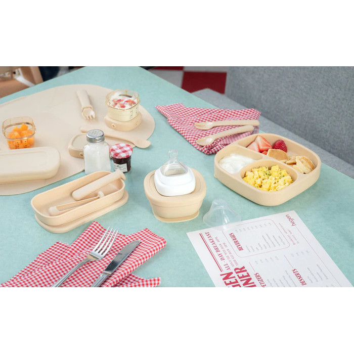 Hegen Meal Time Taupe / Alat Makan Piring Mangkok Sendok Garpu Anak Bayi Hegen / Mealtime Starter Kit with Foldable Placemat / Divided Suction Feeding Plate / Suction Bowl with Snack Lid / Infant Spoon / Multistage Fork and Spoon PPSU with Case